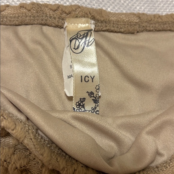 Icy Tan Lace Skirt - Picture 3 of 8